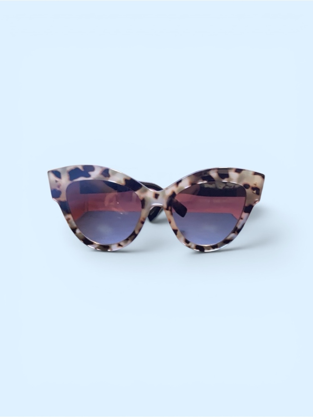 Women’s Cat-Eye Sunglasses in Tortoiseshell Pattern